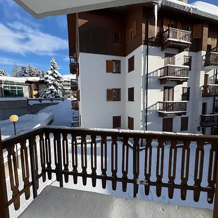 Wood House شقة سيستريير